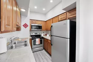 1810 E Blacklidge Dr, Tucson, AZ 85719 - Photo 14