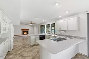 10211 E Rio De Oro Pl, Tucson, AZ 85749 - Photo 8