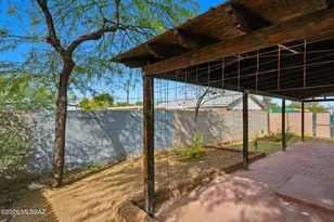 121 W Birdman Dr, Tucson, AZ 85705 - Photo 22