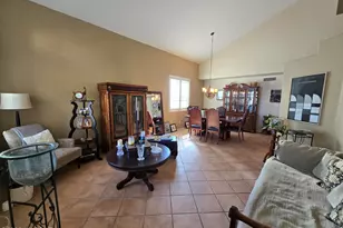 860 S Lucinda Dr, Tucson, AZ 85748 - Photo 2