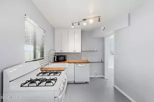 121 W Birdman Dr, Tucson, AZ 85705 - Photo 6