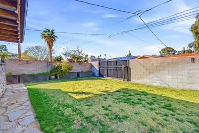 7433 E Kenyon Drive, Tucson, AZ 85710 - Photo 8