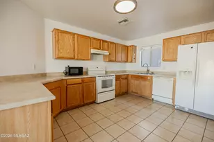 8876 N Misty Brook Dr, Tucson, AZ 85743 - Photo 24