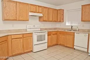 8876 N Misty Brook Dr, Tucson, AZ 85743 - Photo 4