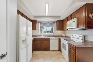 919 W Camino Guarina, Green Valley, AZ 85614 - Photo 12