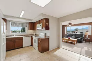 919 W Camino Guarina, Green Valley, AZ 85614 - Photo 10