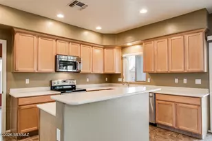 8371 N Amber Burst Dr, Tucson, AZ 85743 - Photo 10