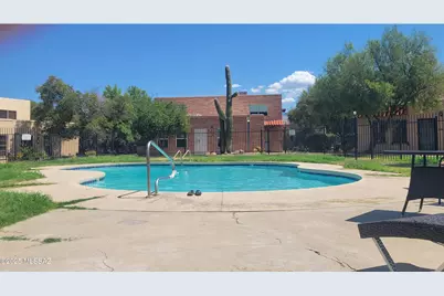 1967 N Camino Serna #UNIT D, Tucson, AZ 85715 - Photo 14