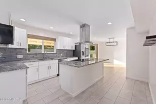 220 S Clausen Cir, Tucson, AZ 85745 - Photo 2