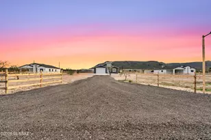 7853 S Cardinal Ave, Tucson, AZ 85746 - Photo 2