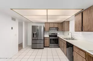 1535 S Rocky Mountain Dr, Tucson, AZ 85710 - Photo 10