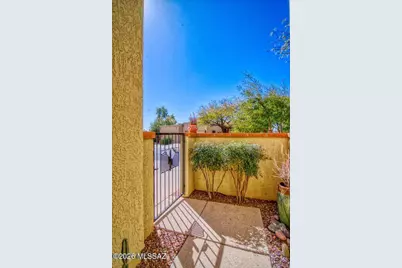 1223 E Camino Diestro, Oro Valley, AZ 85704 - Photo 4
