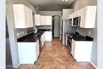 8832 N Mesquite Bluffs Place, Tucson, AZ 85742 - Photo 10
