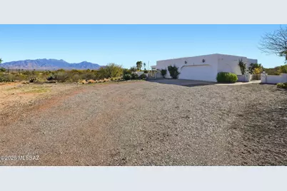 615 W Continental Road, Green Valley, AZ 85622 - Photo 2