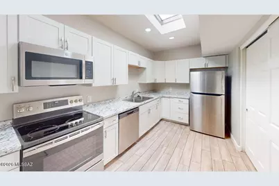 1949 N Swan Road #UNIT 29, Tucson, AZ 85712 - Photo 4