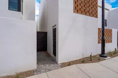 32 W 18th Street, Tucson, AZ 85701 - Photo 2