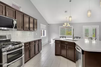8165 E Smooth Sumac Lane, Tucson, AZ 85710 - Photo 4