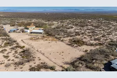 1886 E Robins Roost Trail, Huachuca City, AZ 85616 - Photo 8