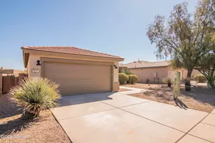 8194 N Iron Ridge Dr, Tucson, AZ 85743 - Photo 4