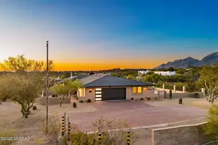 4905 N Craycroft (Set Way Back) Rd, Tucson, AZ 85718 - Photo 1