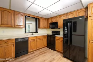 1821 S Rocky Mountain Dr, Tucson, AZ 85710 - Photo 6