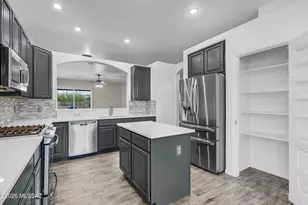 1252 S Desert Vista Dr, Tucson, AZ 85748 - Photo 16