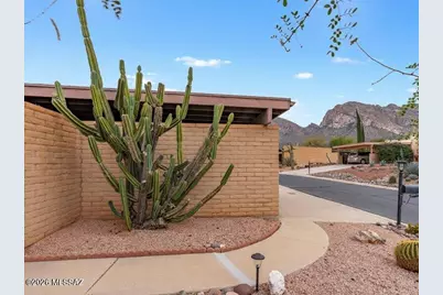 10083 N Valle Del Oro Drive, Oro Valley, AZ 85737 - Photo 2