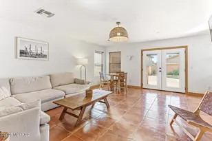 669 W Cholla Crest Dr, Green Valley, AZ 85614 - Photo 2