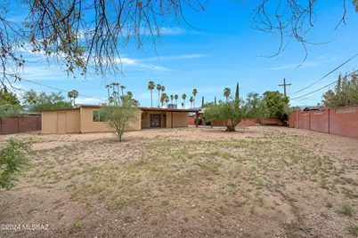 2033 S Augusta Place, Tucson, AZ 85710 - Photo 8
