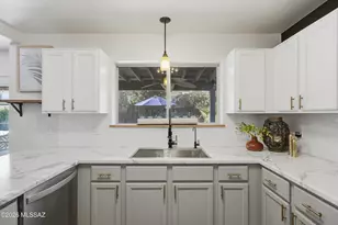 6734 W Nueva Vista Dr, Tucson, AZ 85743 - Photo 12