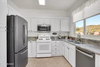 9471 N Whispering Shadows Way, Tucson, AZ 85743 - Photo 8