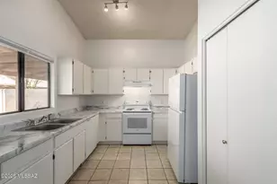 1608 W Mulholland Ct, Tucson, AZ 85746 - Photo 12