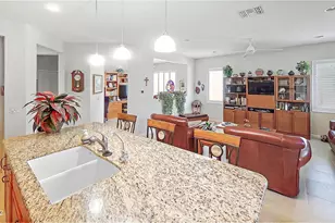 954 N Broken Hills Dr, Green Valley, AZ 85614 - Photo 12