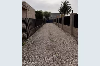373 W Veterans Boulevard, Tucson, AZ 85713 - Photo 2