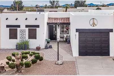 831 W Paseo Del Prado, Green Valley, AZ 85614 - Photo 2