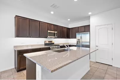 1427 E Blue Granite Drive, Green Valley, AZ 85614 - Photo 8