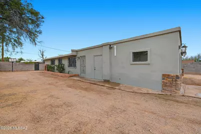 1633 S Camino Del Sierra, Tucson, AZ 85713 - Photo 2