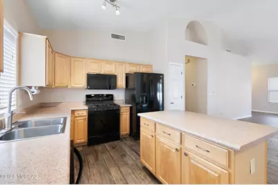 7998 N Panamint Drive, Tucson, AZ 85743 - Photo 16