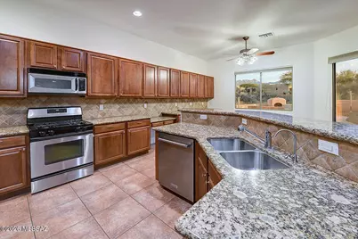 1367 S Madera Reserve Drive, Green Valley, AZ 85614 - Photo 12