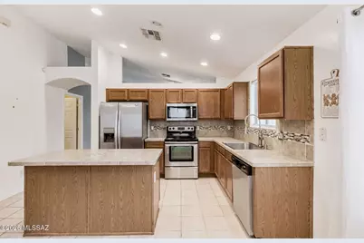 8509 E Sarnoff Ridge Loop, Tucson, AZ 85710 - Photo 14