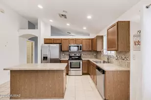 8509 E Sarnoff Ridge Loop, Tucson, AZ 85710 - Photo 14