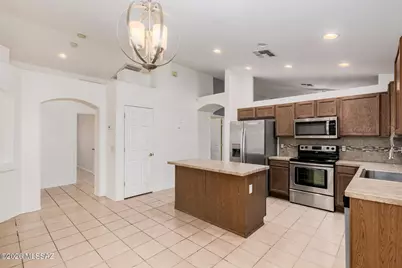 8509 E Sarnoff Ridge Loop, Tucson, AZ 85710 - Photo 12