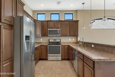 5829 S Waynes Way, Green Valley, AZ 85622 - Photo 18