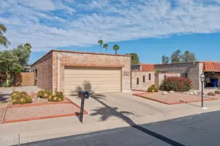 4267 N Limberlost Cir, Tucson, AZ 85705 - Photo 2