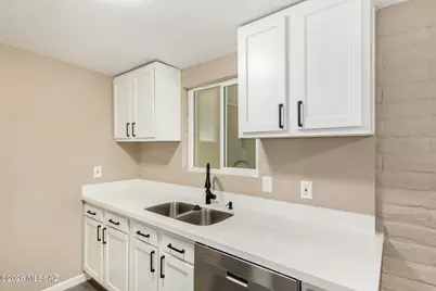 4702 S Apple Tree Avenue, Tucson, AZ 85730 - Photo 8