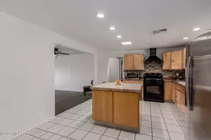 8808 E Wallen Ridge Dr, Tucson, AZ 85710 - Photo 6