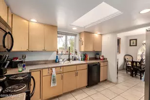 743 N Abrego Dr, Green Valley, AZ 85614 - Photo 10