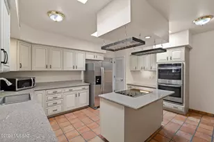 2000 E Campbell Terrace, Tucson, AZ 85718 - Photo 10