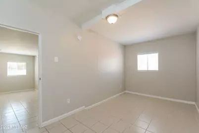 4649 E 14th Street, Tucson, AZ 85711 - Photo 6