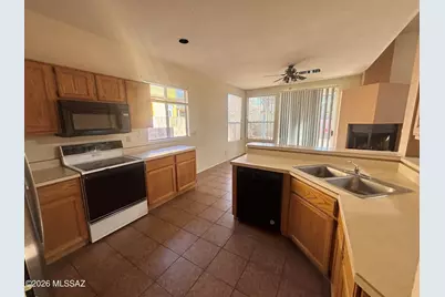2570 N Dos Hombres Drive, Tucson, AZ 85715 - Photo 6